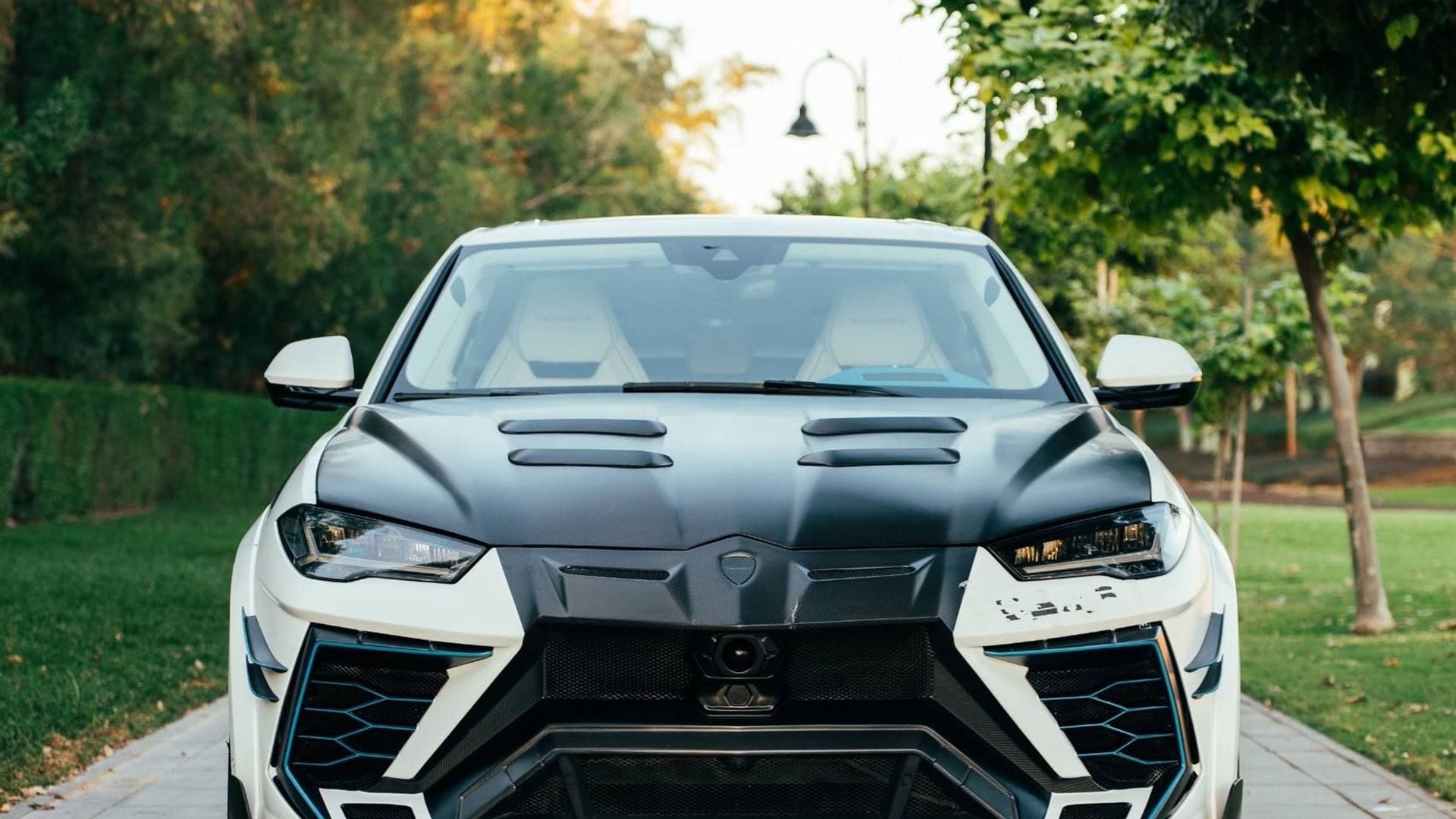 Luxury car rental in Dubai